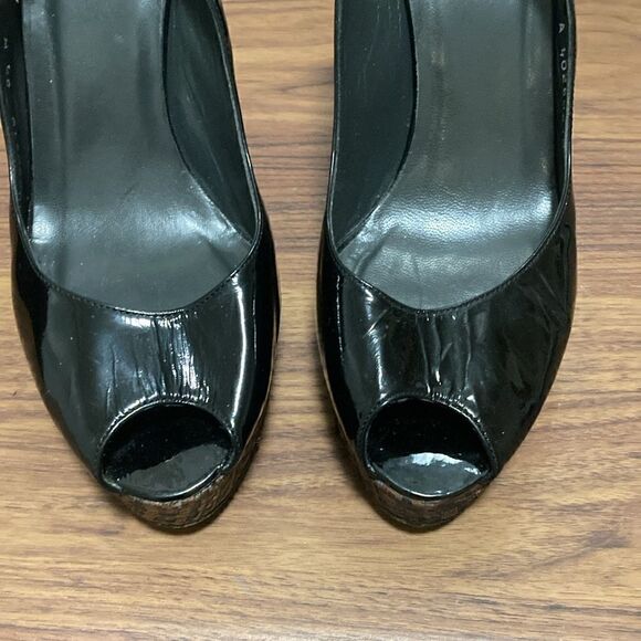 Stuart Weitzman Black Patent  Leather Sling Back Peep Toe Pumps. Size 8.5. - Picture 2 of 9